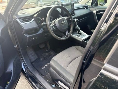 Used 2019 Toyota RAV4 XLE AWD/4WD image 16