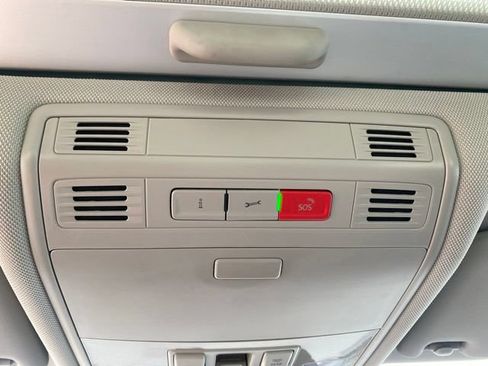 Used 2025 Volkswagen Jetta SE FWD image 25