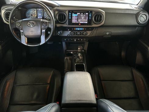 Used 2019 Toyota Tacoma TRD Off-Road image 12