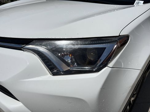 Used 2017 Toyota RAV4 XLE AWD/4WD image 11