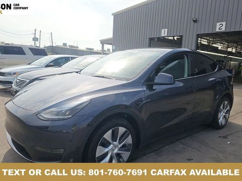 Used 2024 Tesla Model Y Long Range AWD/4WD image 1