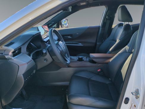 Used 2024 Toyota Venza Limited image 9