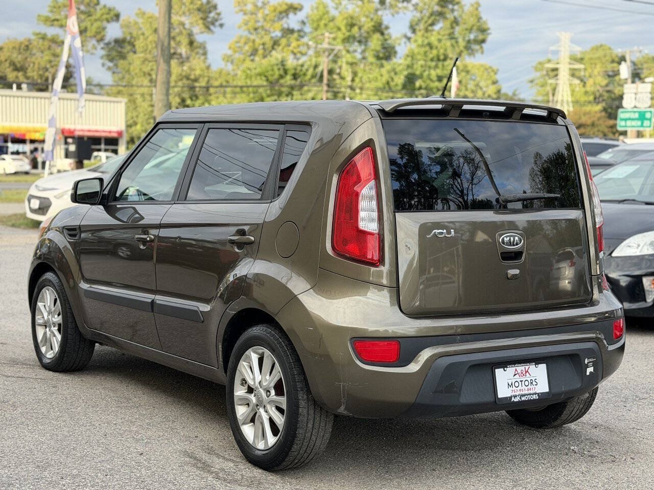 Used 2012 Kia Soul + w/ Audio Pkg FWD image 6