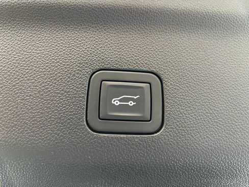 Used 2025 Chevrolet Tahoe RST image 36