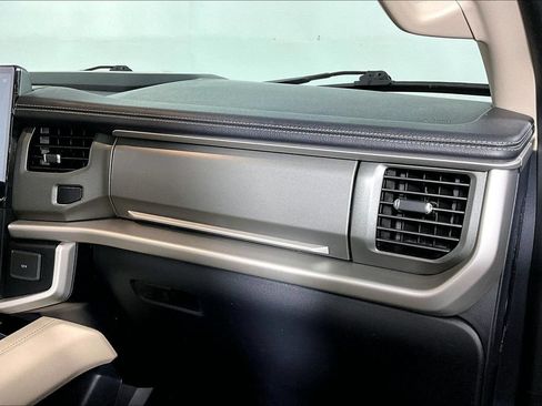 Used 2023 Ford Expedition XLT RWD image 16