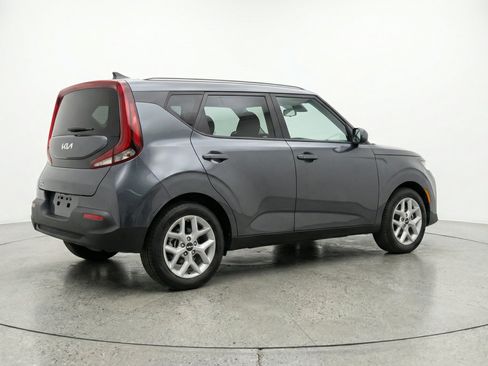 Used 2025 Kia Soul LX w/ LX Technology Package FWD image 9