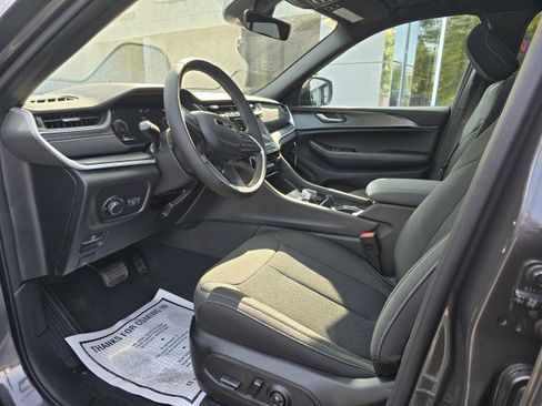 New 2025 Jeep Grand Cherokee Laredo X image 2