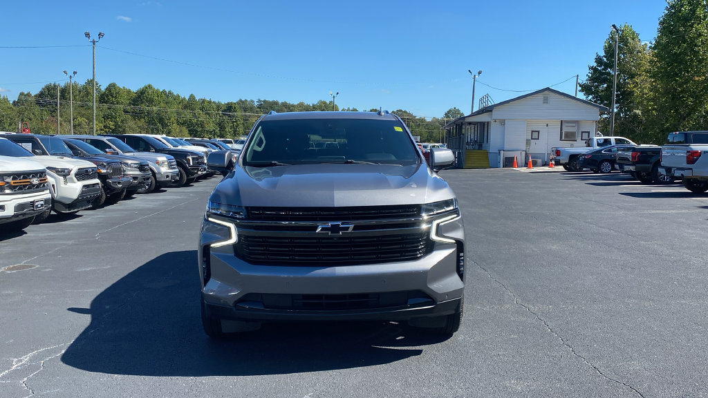 Used 2021 Chevrolet Tahoe RST w/ Luxury Package RWD image 2