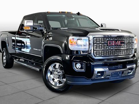 Used 2019 GMC Sierra 3500 Denali w/ Duramax Plus Package image 3