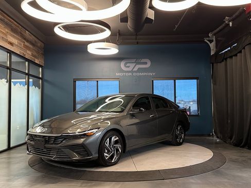 Used 2025 Hyundai Elantra Sport image 7