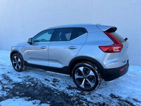 Used 2024 Volvo XC40 B5 Plus image 3