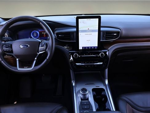 Used 2021 Ford Explorer King Ranch w/ Premium Technology Package image 13