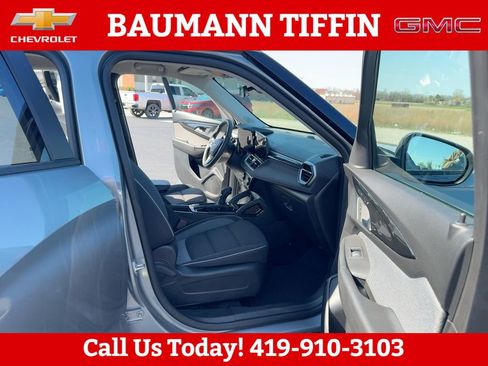 Used 2025 Chevrolet TrailBlazer LT FWD image 12