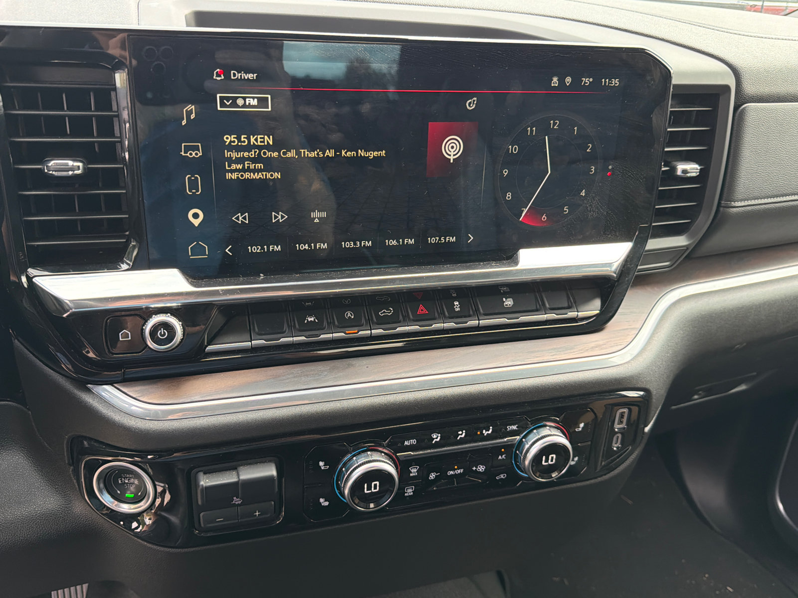 Used 2025 GMC Sierra 1500 SLT AWD/4WD image 31