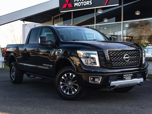Used 2018 Nissan Titan PRO-4X image 1