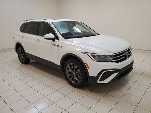 Used 2022 Volkswagen Tiguan SE AWD/4WD image 24