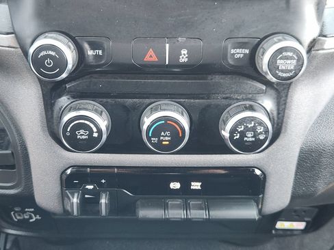 Used 2024 RAM 3500 Tradesman w/ Chrome Appearance Group AWD/4WD image 19