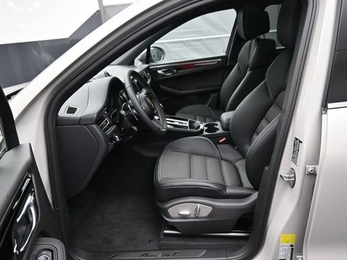New 2026 Porsche Macan Turbo AWD/4WD image 6