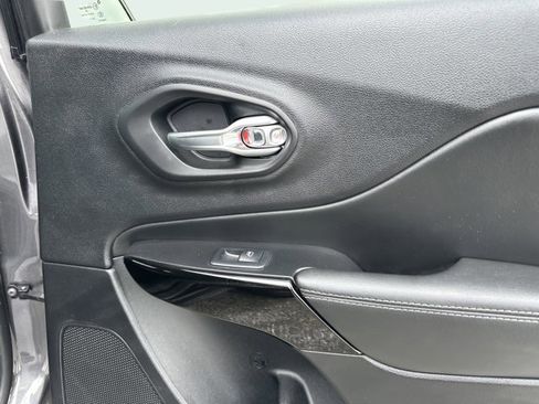 Certified 2023 Jeep Cherokee Altitude Lux image 13