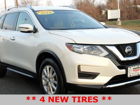 Used 2018 Nissan Rogue SV image 4