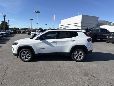 New 2026 Jeep Compass Latitude image 9
