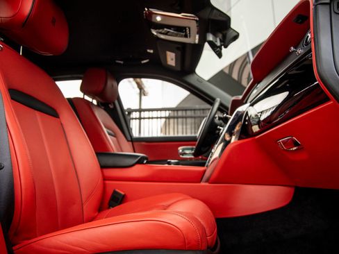 Used 2021 Rolls-Royce Cullinan image 48