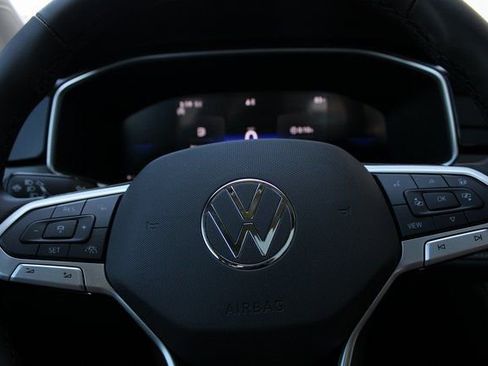 New 2025 Volkswagen Taos SE image 13