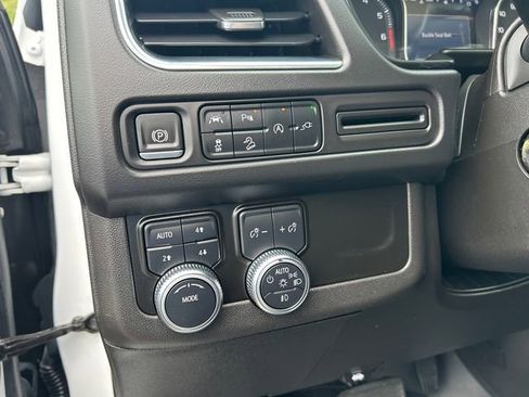 Used 2021 GMC Yukon AT4 w/ LPO, Illumination Package AWD/4WD image 23