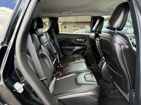 Used 2019 Jeep Cherokee Latitude Plus w/ Cold Weather Group image 13