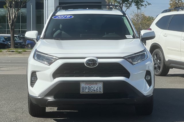 Used 2019 Toyota RAV4 XLE w/ Convenience Package FWD image 9