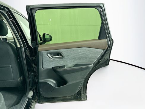 Used 2023 Nissan Rogue SV image 29