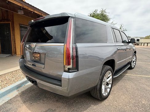 Used 2019 Cadillac Escalade ESV Luxury AWD/4WD image 8