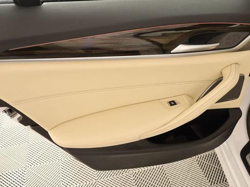 Used 2023 BMW 530i w/ Premium Package image 18