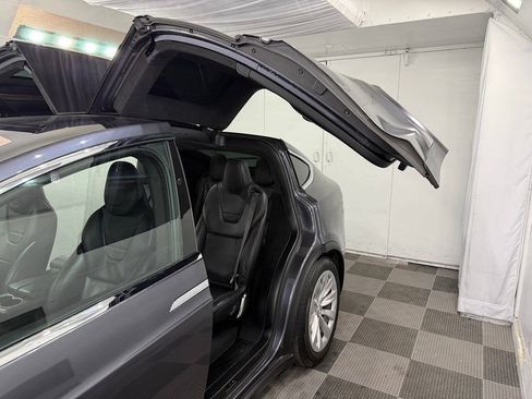 Used 2017 Tesla Model X 75D AWD/4WD image 26