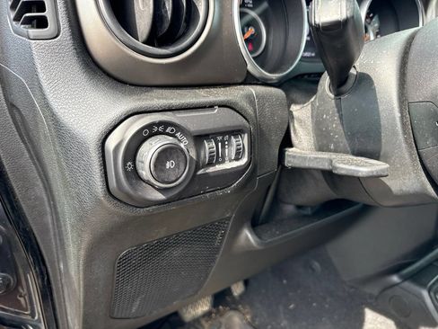 Used 2018 Jeep Wrangler Unlimited Sport S AWD/4WD image 15