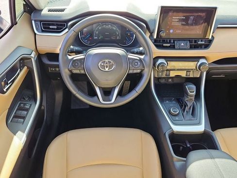 Used 2023 Toyota RAV4 XLE Premium image 15