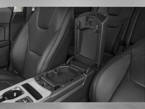 Used 2024 Ford Edge Titanium image 11