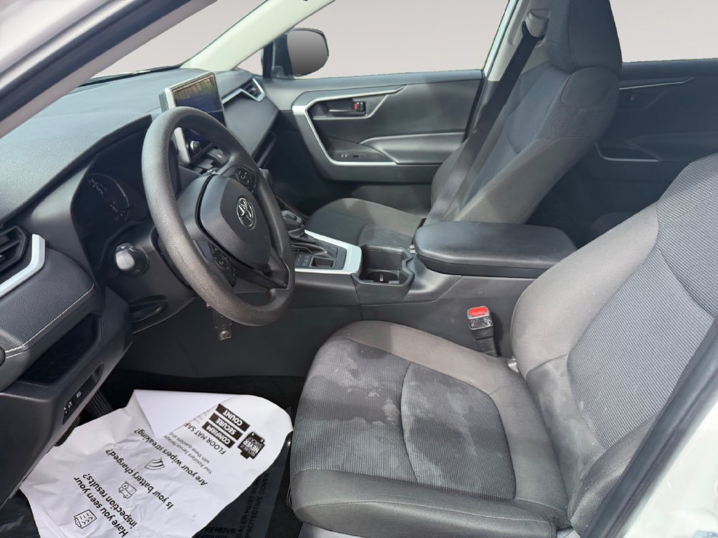 Used 2025 Toyota RAV4 LE AWD/4WD image 9