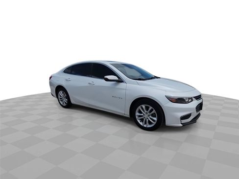 Used 2016 Chevrolet Malibu LT FWD image 2