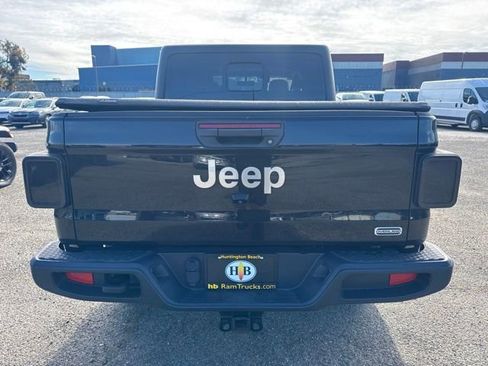 Used 2023 Jeep Gladiator Overland w/ Popular Equipment Package AWD/4WD image 6