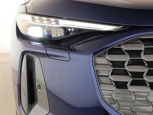 Certified 2025 Audi Q5 Prestige image 35