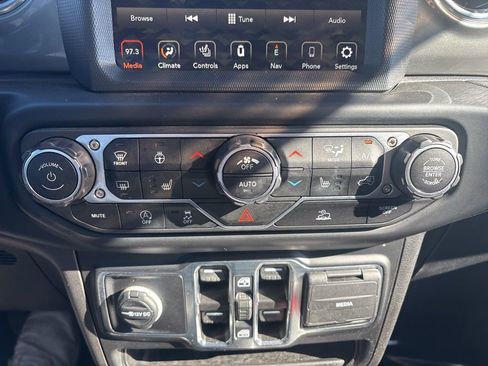 Used 2022 Jeep Wrangler Unlimited Sahara AWD/4WD image 27