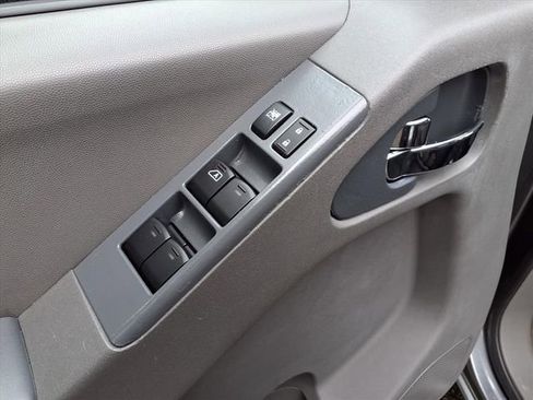 Used 2018 Nissan Frontier SV image 16