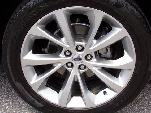 Used 2021 Ford Explorer Platinum w/ Equipment Group 601A AWD/4WD image 18