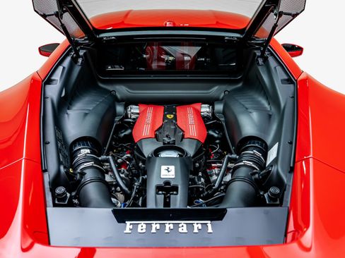Used 2018 Ferrari 488 GTB RWD image 5