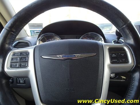 Used 2014 Chrysler Town & Country Touring-L w/ Driver Convenience Group FWD image 21