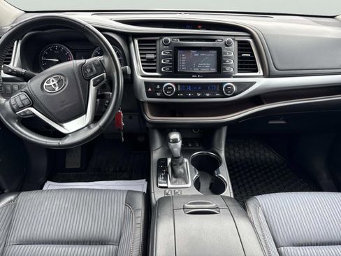 Used 2014 Toyota Highlander LE image 12