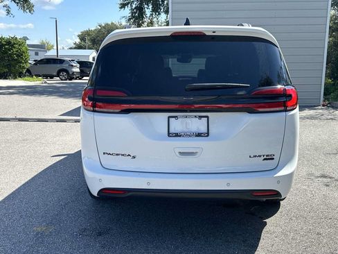 Used 2023 Chrysler Pacifica Limited w/ Uconnect Theater Family Group AWD/4WD image 5