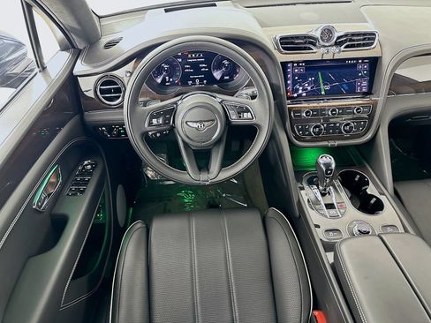 Used 2022 Bentley Bentayga AWD/4WD image 32