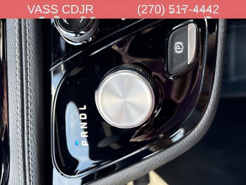 New 2026 Chrysler Pacifica Select image 21